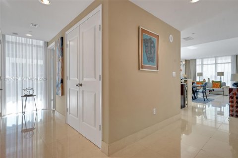 Condominio en alquiler en Miami Beach, Florida, 2 dormitorios, 150.59 m2 № 2088343 - foto 7