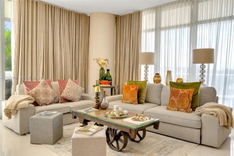 Condominio en alquiler en Miami Beach, Florida, 2 dormitorios, 150.59 m2 № 2088343 - foto 3
