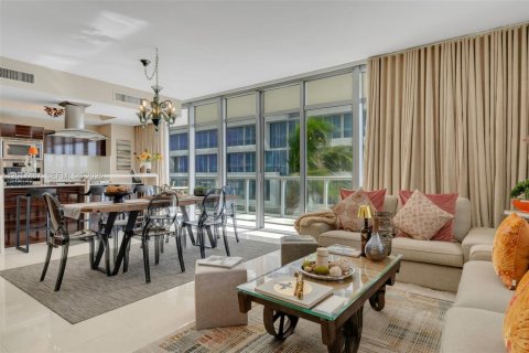 Condominio en alquiler en Miami Beach, Florida, 2 dormitorios, 150.59 m2 № 2088343 - foto 12