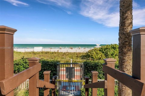 Condominio en alquiler en Miami Beach, Florida, 2 dormitorios, 150.59 m2 № 2088343 - foto 5
