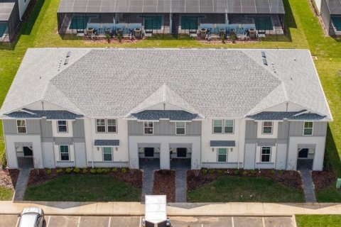 Townhouse in Clermont, Florida 5 bedrooms, 211.91 sq.m. № 1771988 - photo 1