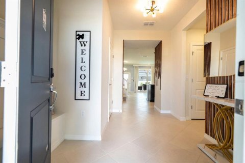 Townhouse in Clermont, Florida 5 bedrooms, 211.91 sq.m. № 1771988 - photo 4