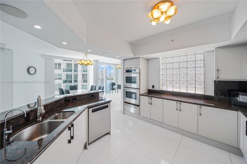 Купить кондоминиум в Авентура, Флорида 3 спальни, 285.49м2, № 2079249 - фото 10