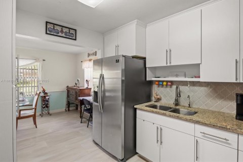 House in Winter Haven, Florida 3 bedrooms № 1978294 - photo 9