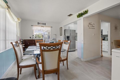 House in Winter Haven, Florida 3 bedrooms № 1978294 - photo 11