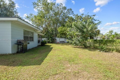 House in Winter Haven, Florida 3 bedrooms № 1978294 - photo 25