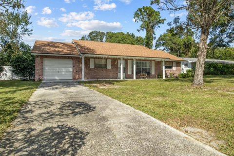 House in Winter Haven, Florida 3 bedrooms № 1978294 - photo 2