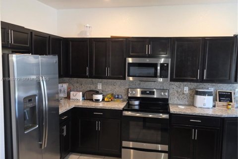 Villa ou maison à louer à Homestead, Floride: 4 chambres, 306.21 m2 № 2029630 - photo 2