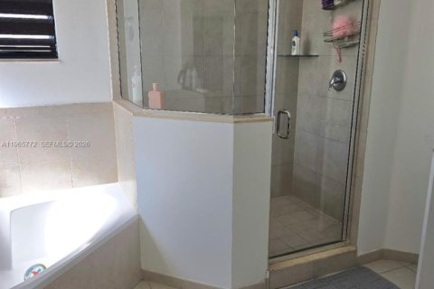 Villa ou maison à louer à Homestead, Floride: 4 chambres, 306.21 m2 № 2029630 - photo 14