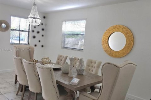 Villa ou maison à louer à Homestead, Floride: 4 chambres, 306.21 m2 № 2029630 - photo 7