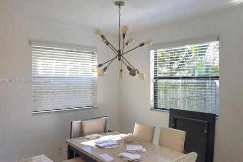 Villa ou maison à louer à Homestead, Floride: 4 chambres, 306.21 m2 № 2029630 - photo 4