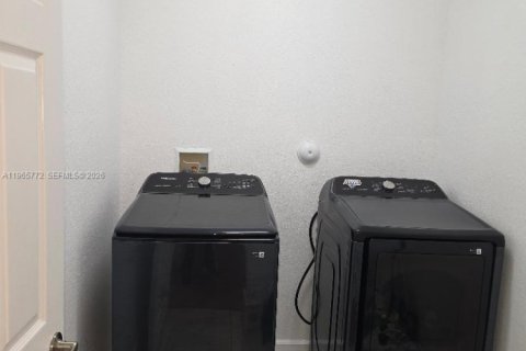 Villa ou maison à louer à Homestead, Floride: 4 chambres, 306.21 m2 № 2029630 - photo 22