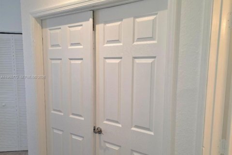 Villa ou maison à louer à Homestead, Floride: 4 chambres, 306.21 m2 № 2029630 - photo 11