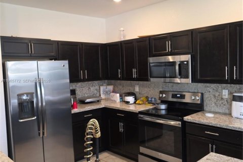 Villa ou maison à louer à Homestead, Floride: 4 chambres, 306.21 m2 № 2029630 - photo 3