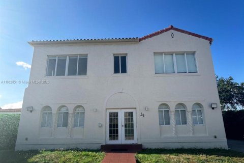 Commercial property in Coral Gables, Florida 317.73 sq.m. № 2089953