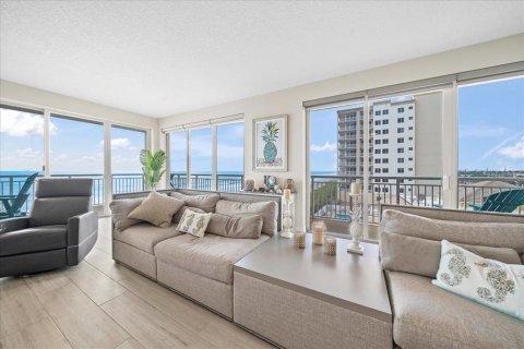 Condo in Satellite Beach, Florida, 3 bedrooms  № 2224780 - photo 19