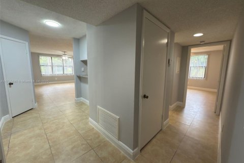 Купить кондоминиум в Помпано-Бич, Флорида 2 спальни, 91.04м2, № 2012607 - фото 7