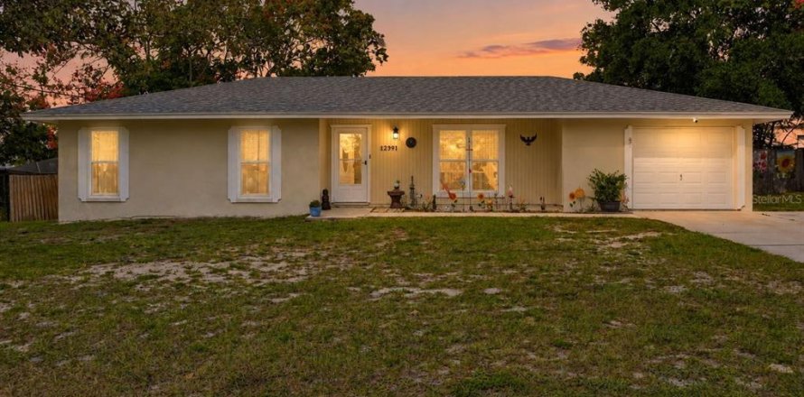 Villa ou maison à Brooksville, Floride 3 chambres, 160.54 m2 № 2437305