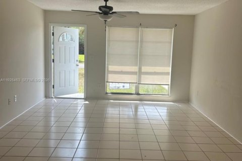 Villa ou maison à louer à Palm Bay, Floride: 2 chambres № 2000015 - photo 2