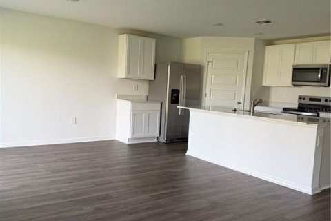 House in Haines City, Florida 4 bedrooms, 139.17 sq.m. № 2231343 - photo 3