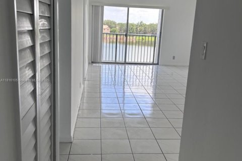 Copropriété à louer à Miramar, Floride: 2 chambres, 77.29 m2 № 1768350 - photo 2