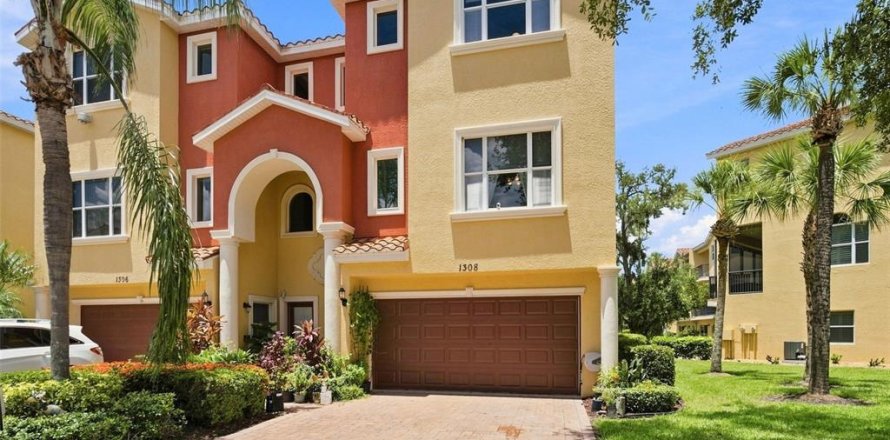 Duplex à Palmetto, Floride 4 chambres, 264.59 m2 № 2272798
