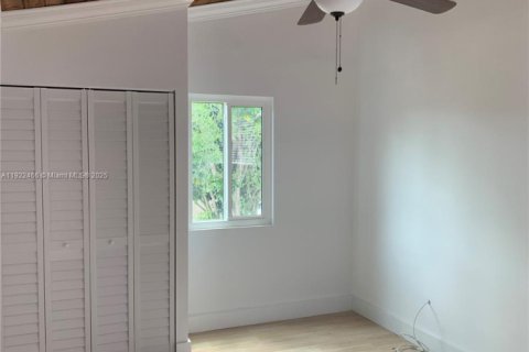 Снять в аренду таунхаус в Майами, Флорида 2 спальни, 185.8м2, № 1977001 - фото 14