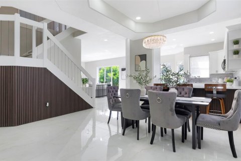 House in Valrico, Florida 5 bedrooms, 281.77 sq.m. № 1898596 - photo 10