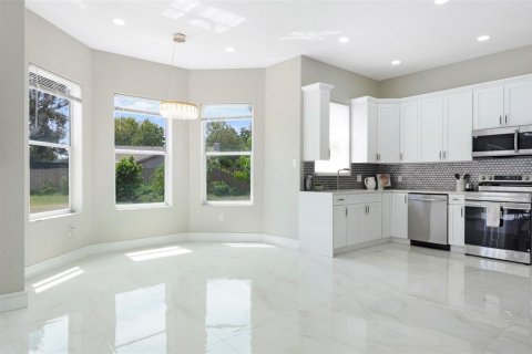 House in Valrico, Florida 5 bedrooms, 281.77 sq.m. № 1898596 - photo 13