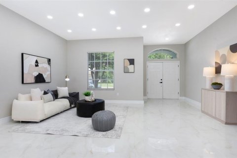 House in Valrico, Florida 5 bedrooms, 281.77 sq.m. № 1898596 - photo 11