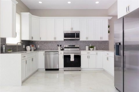 House in Valrico, Florida 5 bedrooms, 281.77 sq.m. № 1898596 - photo 17