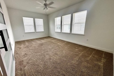 House in Orlando, Florida 4 bedrooms, 272.48 sq.m. № 2208840 - photo 18