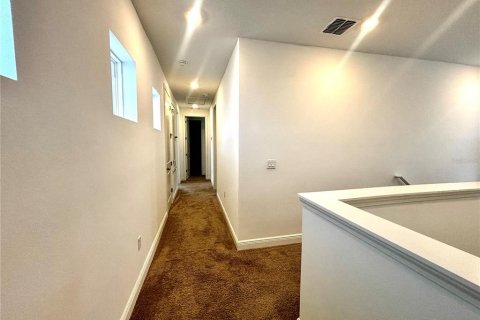 House in Orlando, Florida 4 bedrooms, 272.48 sq.m. № 2208840 - photo 16
