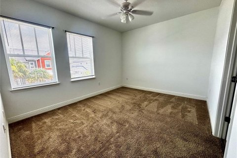 House in Orlando, Florida 4 bedrooms, 272.48 sq.m. № 2208840 - photo 20