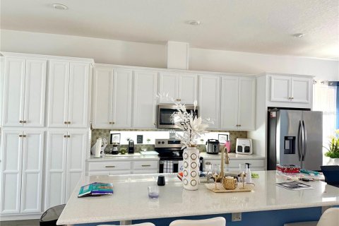 House in Orlando, Florida 4 bedrooms, 272.48 sq.m. № 2208840 - photo 3
