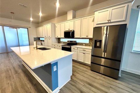 House in Orlando, Florida 4 bedrooms, 272.48 sq.m. № 2208840 - photo 9