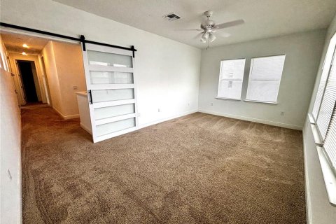 House in Orlando, Florida 4 bedrooms, 272.48 sq.m. № 2208840 - photo 17