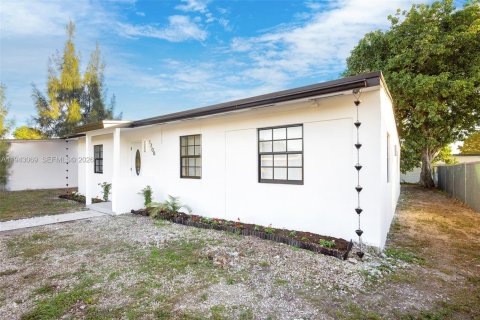 Villa ou maison à vendre à Fort Lauderdale, Floride: 4 chambres, 128.58 m2 № 1999405 - photo 3