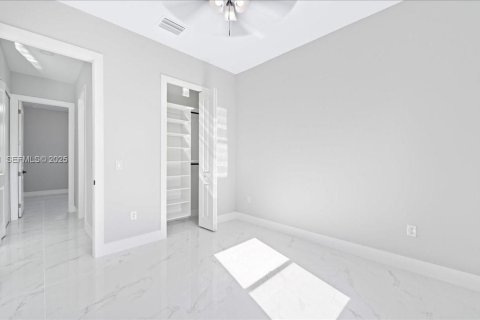 Casa en venta en Lehigh Acres, Florida, 3 dormitorios, 117.99 m2 № 1989592 - foto 20