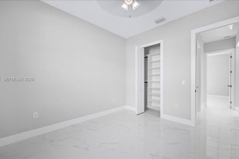 Casa en venta en Lehigh Acres, Florida, 3 dormitorios, 117.99 m2 № 1989592 - foto 22