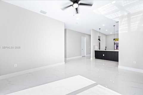 Casa en venta en Lehigh Acres, Florida, 3 dormitorios, 117.99 m2 № 1989592 - foto 24