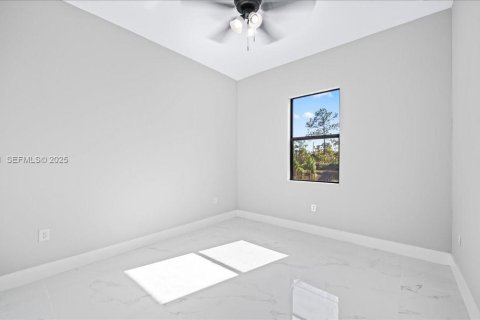 Casa en venta en Lehigh Acres, Florida, 3 dormitorios, 117.99 m2 № 1989592 - foto 23