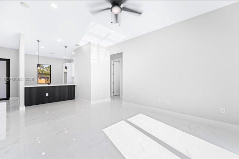 Casa en venta en Lehigh Acres, Florida, 3 dormitorios, 117.99 m2 № 1989592 - foto 28