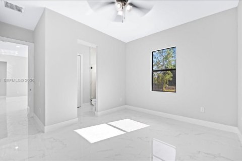 Casa en venta en Lehigh Acres, Florida, 3 dormitorios, 117.99 m2 № 1989592 - foto 15