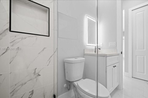 Casa en venta en Lehigh Acres, Florida, 3 dormitorios, 117.99 m2 № 1989592 - foto 13