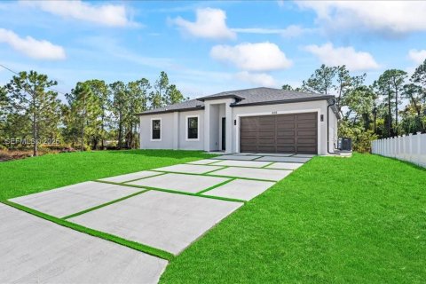 Villa ou maison à vendre à Lehigh Acres, Floride: 3 chambres, 117.99 m2 № 1989592 - photo 4