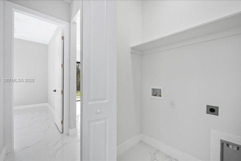 Casa en venta en Lehigh Acres, Florida, 3 dormitorios, 117.99 m2 № 1989592 - foto 17