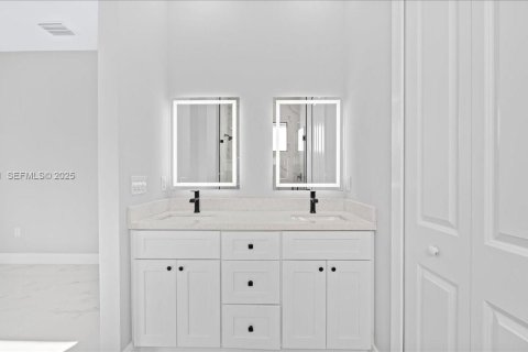 Casa en venta en Lehigh Acres, Florida, 3 dormitorios, 117.99 m2 № 1989592 - foto 11