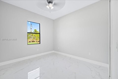 Casa en venta en Lehigh Acres, Florida, 3 dormitorios, 117.99 m2 № 1989592 - foto 19
