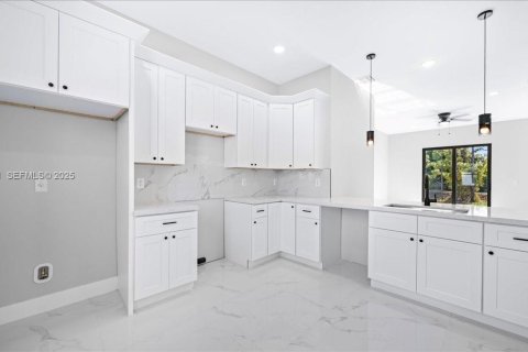 Casa en venta en Lehigh Acres, Florida, 3 dormitorios, 117.99 m2 № 1989592 - foto 29